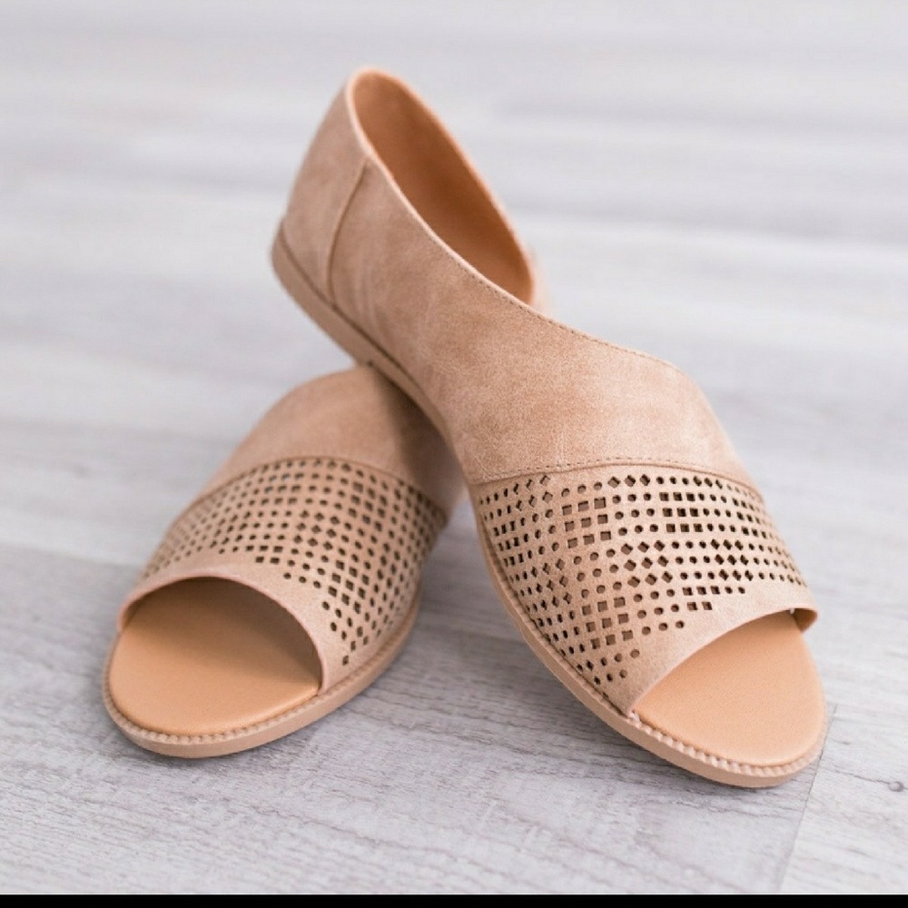 QUPID Cut out flats